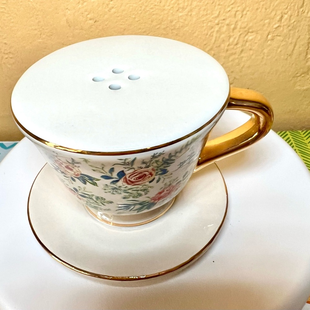 Set of 2 Floral Teacups on Saucers Ceramic Salt & Pepper Shakers Tea Party - Picture 4 of 14